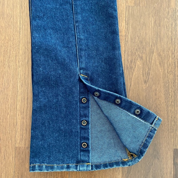 Earl Jeans wide leg with snaps along bottom of the back size 29 - Picture 2 of 7